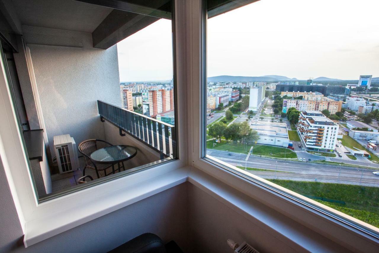 Air-Conditioned City View Apartment 24H Check-In Pozsony Kültér fotó