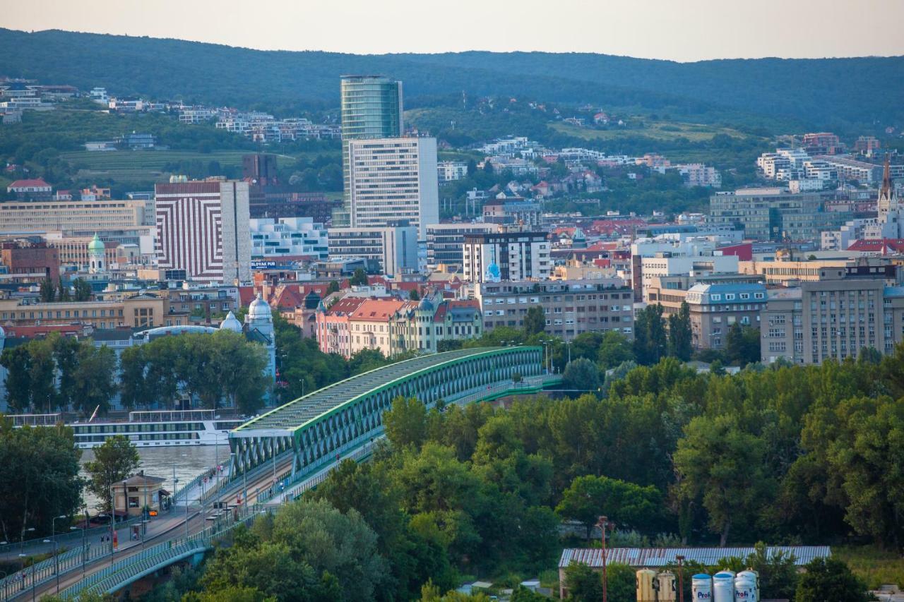 Air-Conditioned City View Apartment 24H Check-In Pozsony Kültér fotó