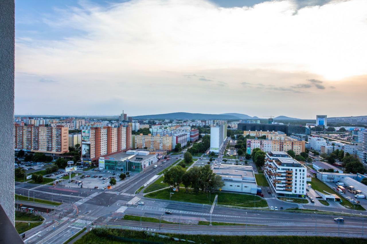 Air-Conditioned City View Apartment 24H Check-In Pozsony Kültér fotó