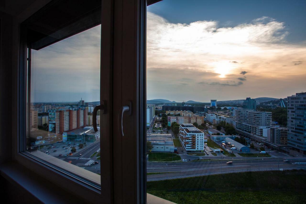 Air-Conditioned City View Apartment 24H Check-In Pozsony Kültér fotó