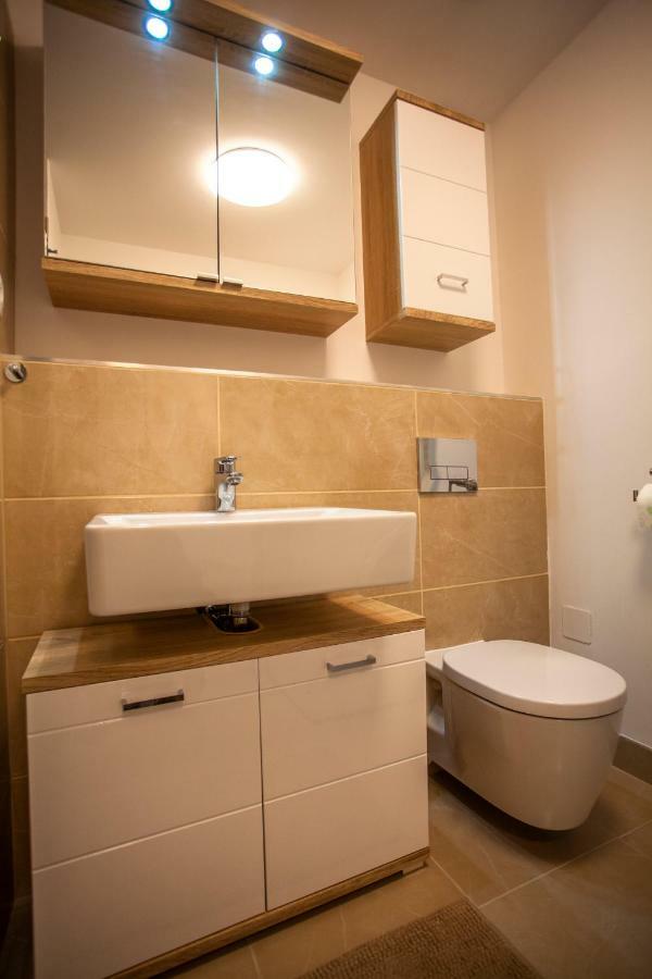 Air-Conditioned City View Apartment 24H Check-In Pozsony Kültér fotó