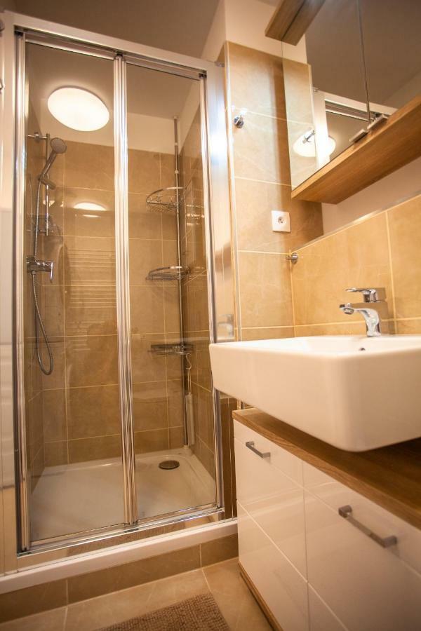Air-Conditioned City View Apartment 24H Check-In Pozsony Kültér fotó